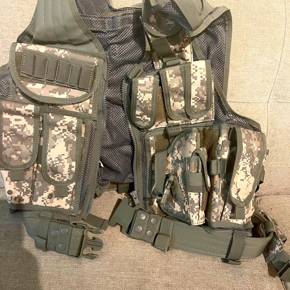 Men’s outdoor/ fishing / hinting Vest with Pockets